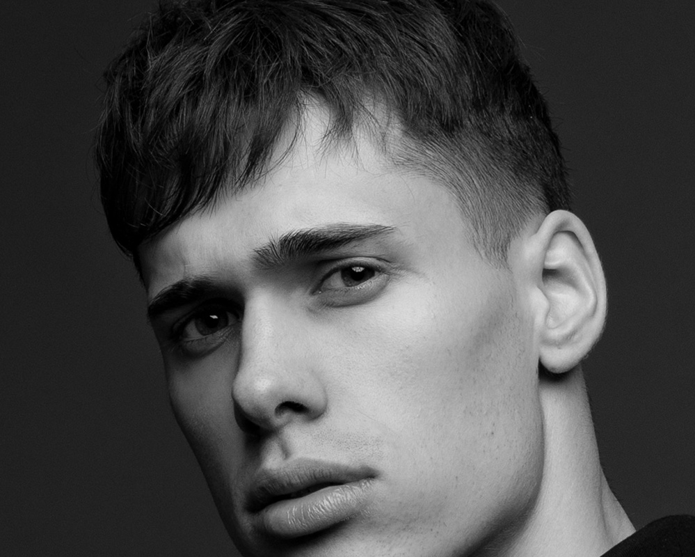 studio beauty fashion portrait